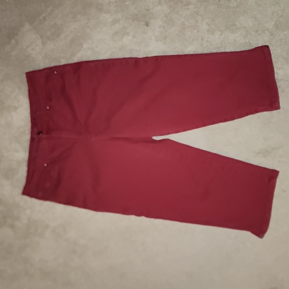 Gloria Vanderbilt Red Amanda Capri